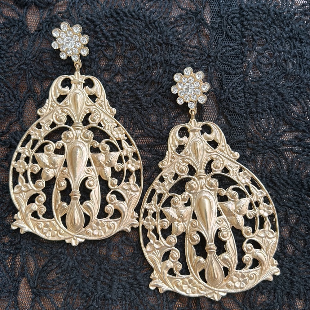VTG pair of Chandelier Gold Filigree Earrings with Rhinestones - Picture 8 of 8